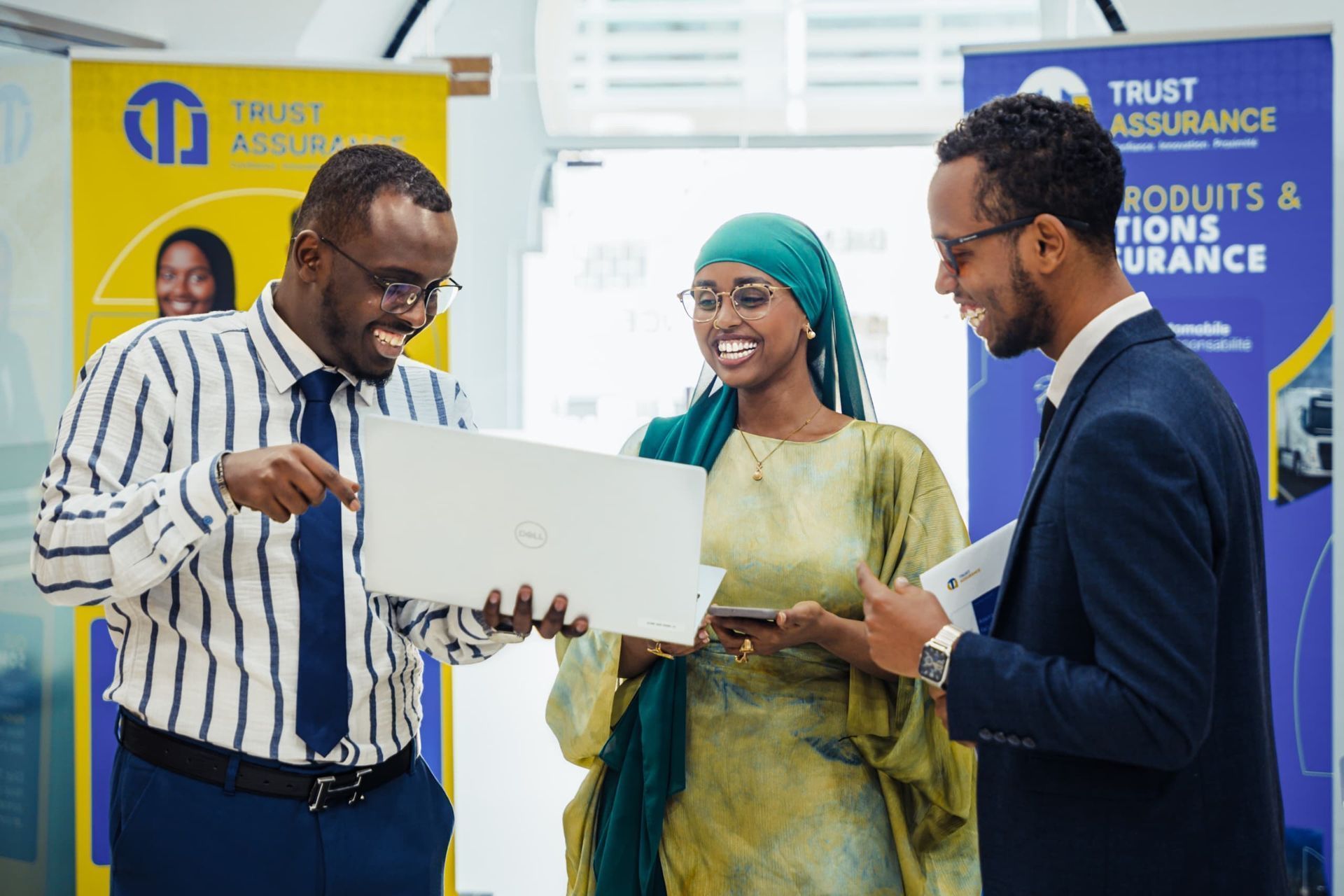 Equipe d'entreprise accompagnée par TRUST ASSURANCE