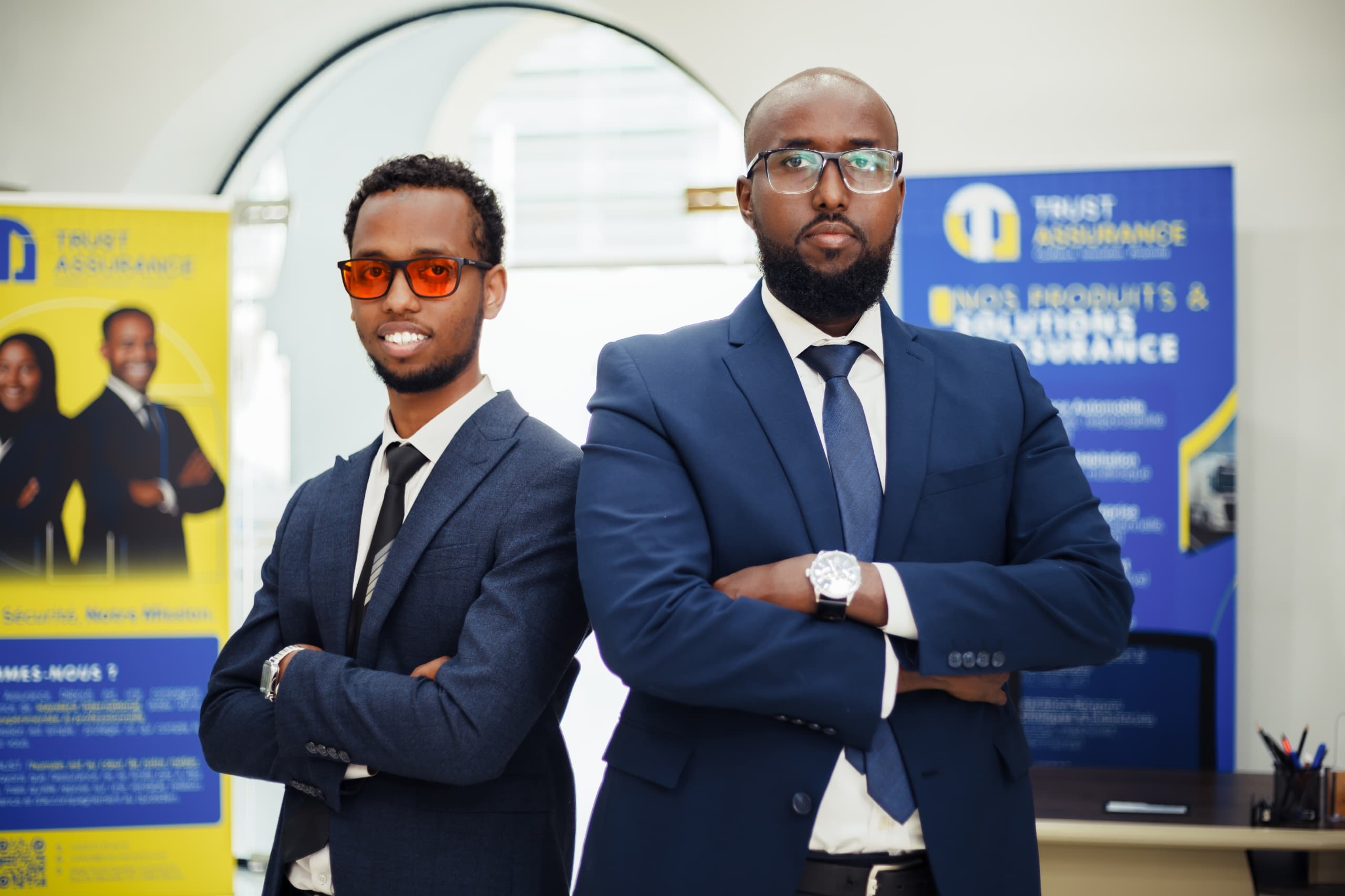 Conseillers autour d'un contrat automobile professionnel